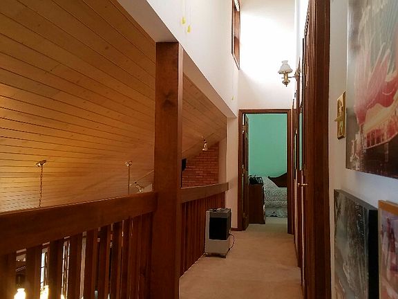 2nd Story w/Clerestory Windo