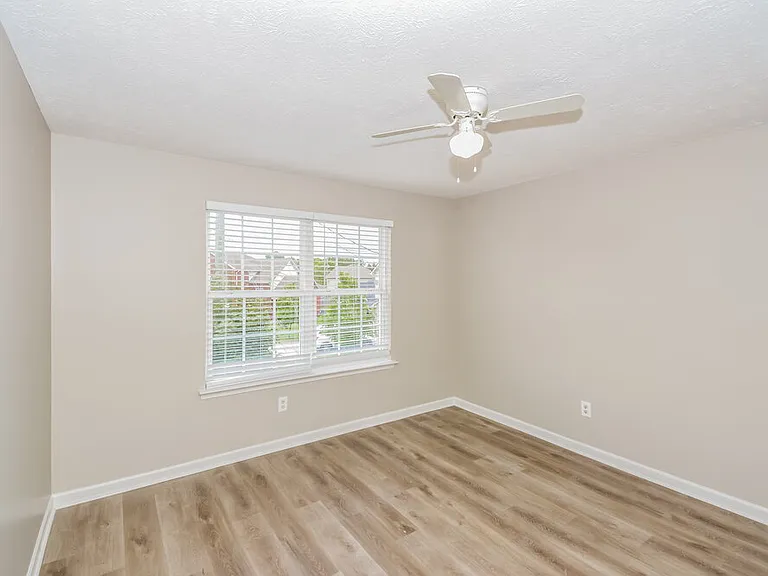 320 Birchclay Point N — Photo 13