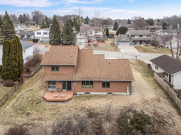 4th image of 560 Russell Drive