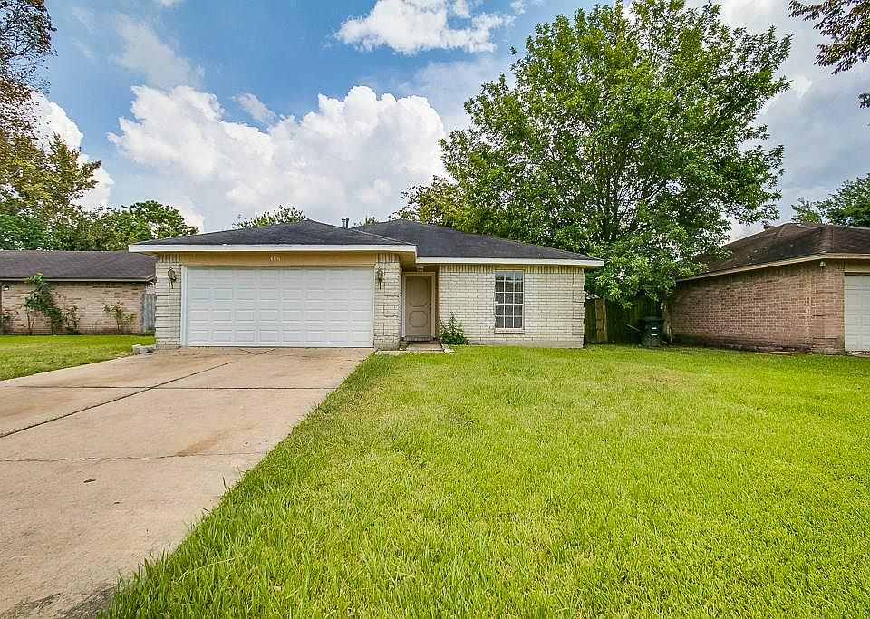1st image of 15827 Rosebriar Dr