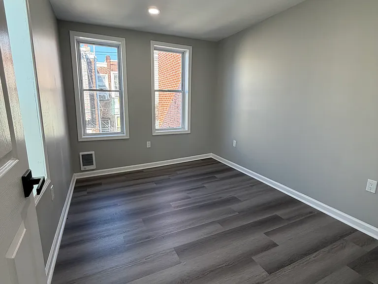 3220-22 N Front St #2 — Photo 5