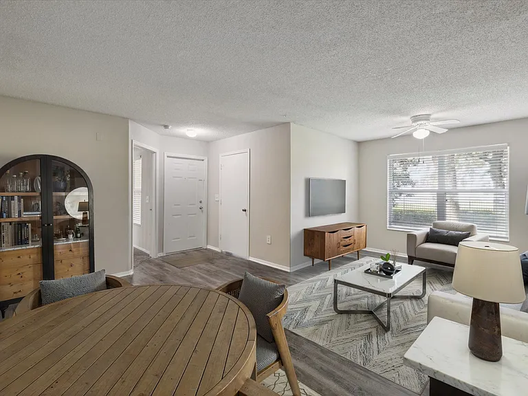 1 Bedroom - 1 Bed / 1 Bath - 709 Sq.Ft.