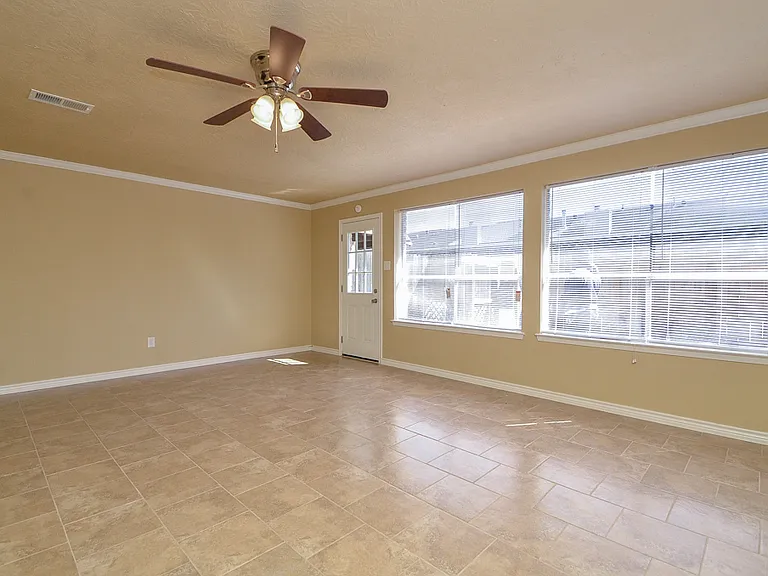 15337 Falmouth Ave — Photo 11