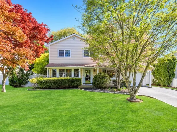18 Columbine Lane, Kings Park, NY 11754