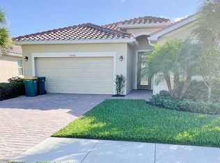 2048 Hamlin St, Naples, FL 34120