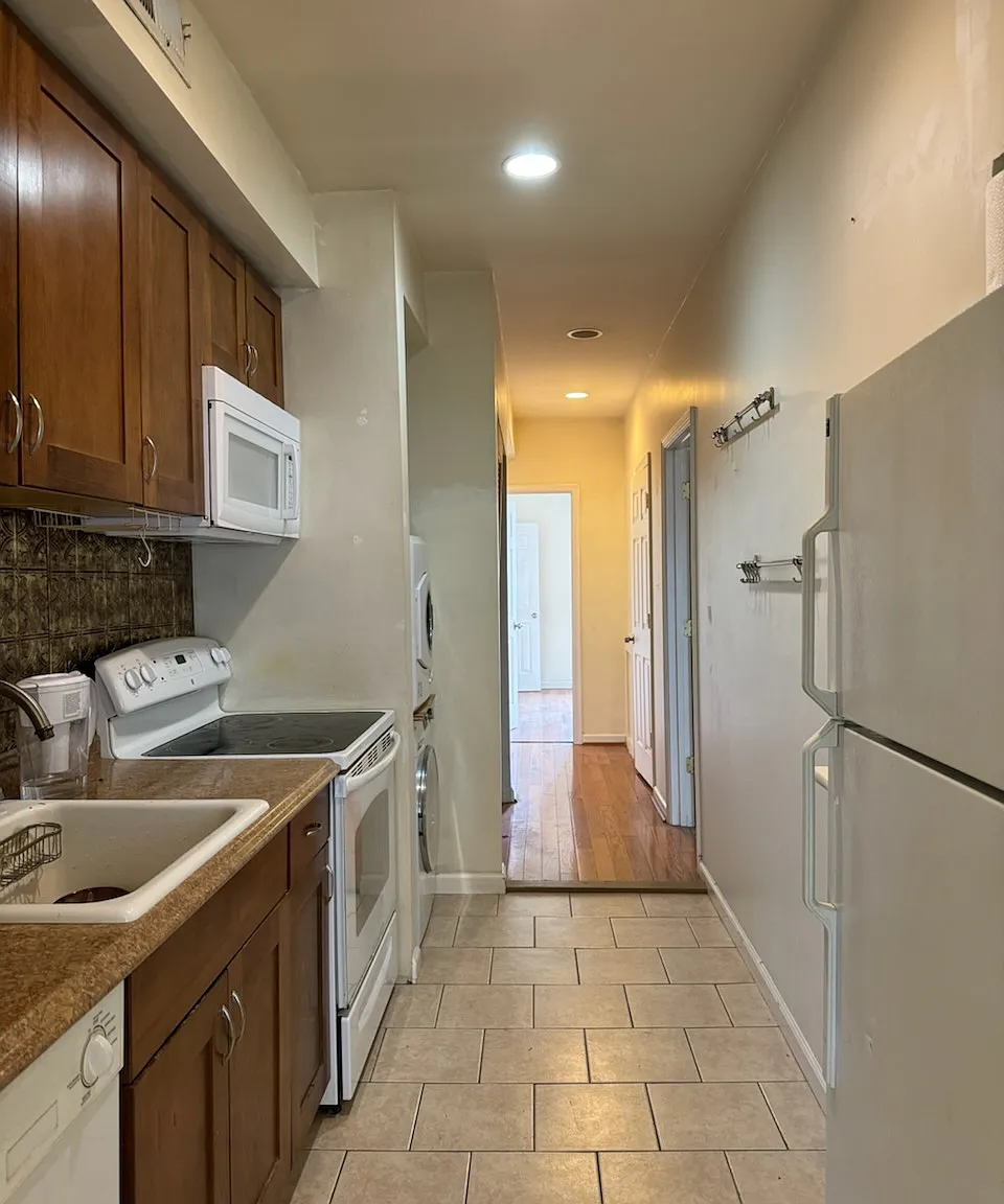 1715 W Virginia Ave NE — Photo 2