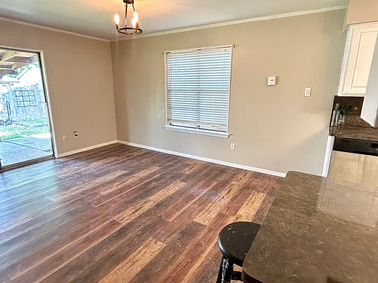 7413 Meadow Dale Dr — Photo 9