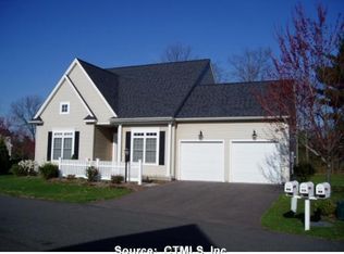402 Pembrooke Ln #402, Windsor, CT 06095