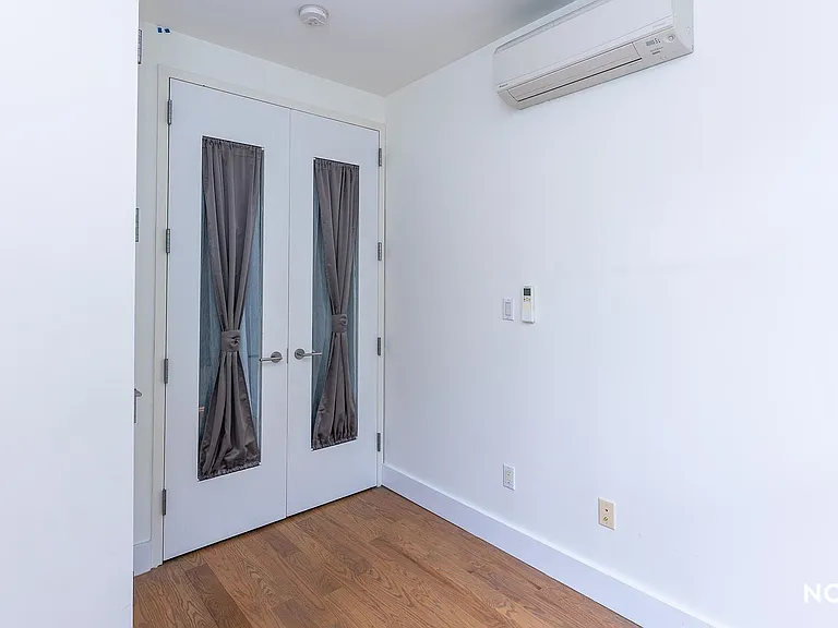 820 Saint Johns Pl #4A — Photo 8