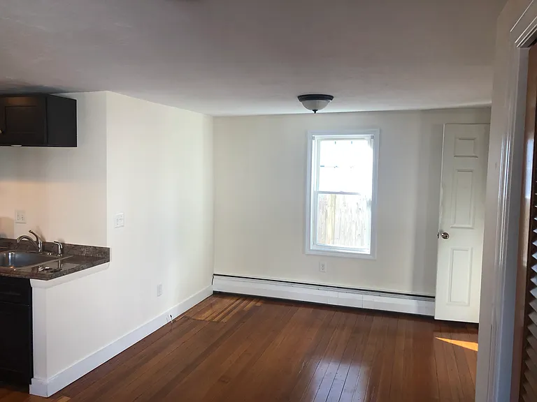 160 Lincoln St — Photo 3