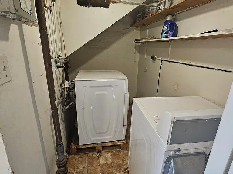 414 E Philadelphia St — Photo 4