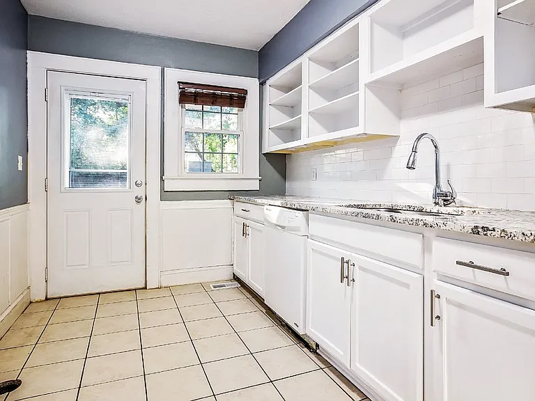 727 Greenland Dr — Photo 11