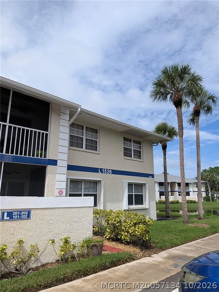 2 bed, 2.0 bath, 886 sqft, $1,980 — Photo 1