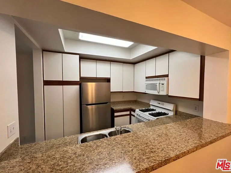 1440 Rexford Dr #105 — Photo 5