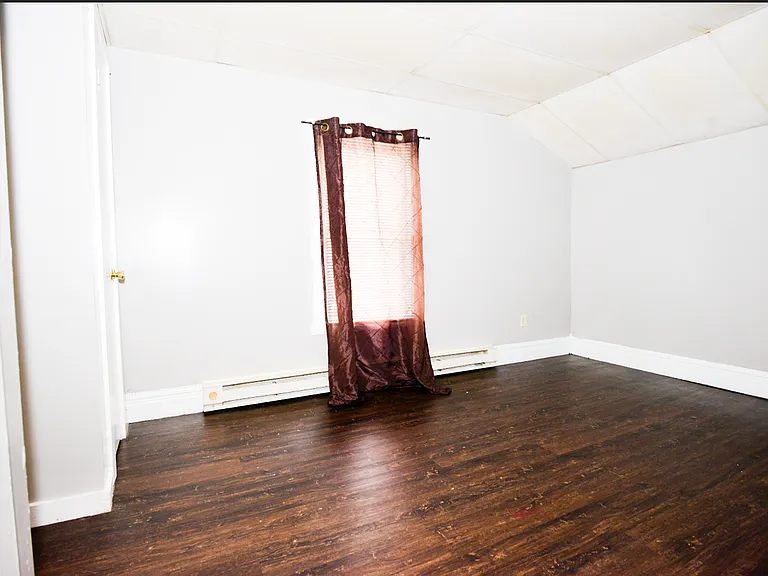 912 Roberts St — Photo 4