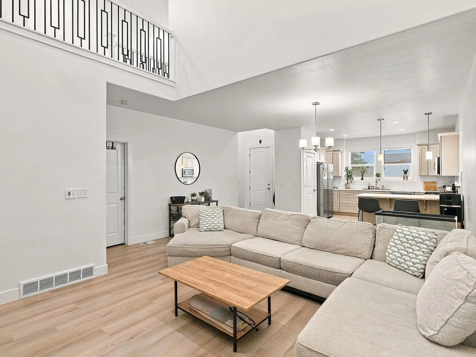 Herriman Townhome: 3 Bed, 2-Car Garage, Pool and Clubhouse — Photo 4
