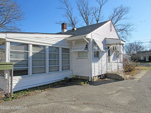 2nd image of 206 Dickinson Avenue
