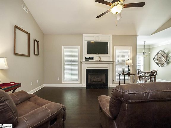 3rd image of 107 Mountain Lake Dr