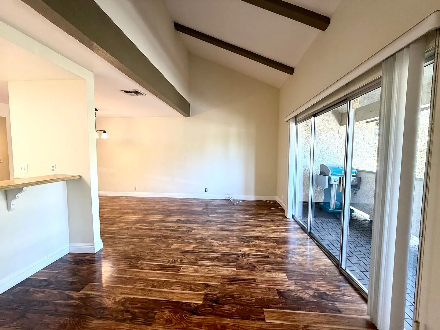 Great location! 2 bed 2 bath Simi Valley condo! — Photo 3