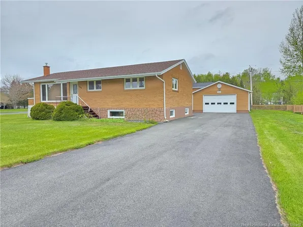 249 Jasmine, Beresford, NB E8K 1M5