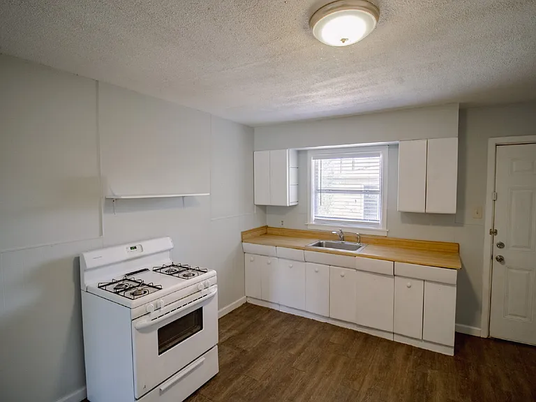 2906 43rd St #B — Photo 6
