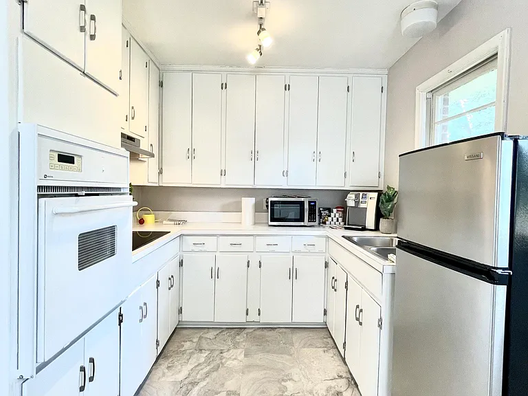 1407 Grace St — Photo 3