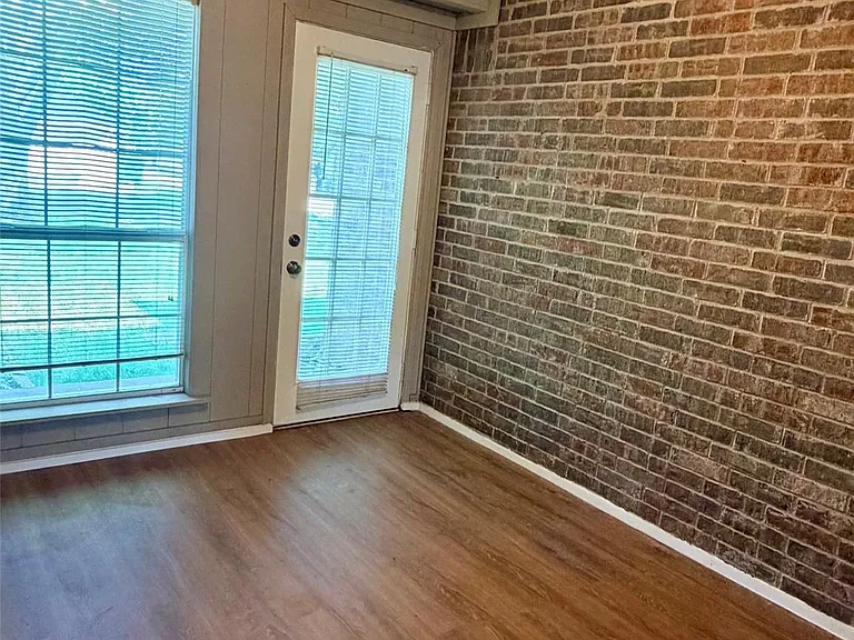 1712 Colonial Ct — Photo 11