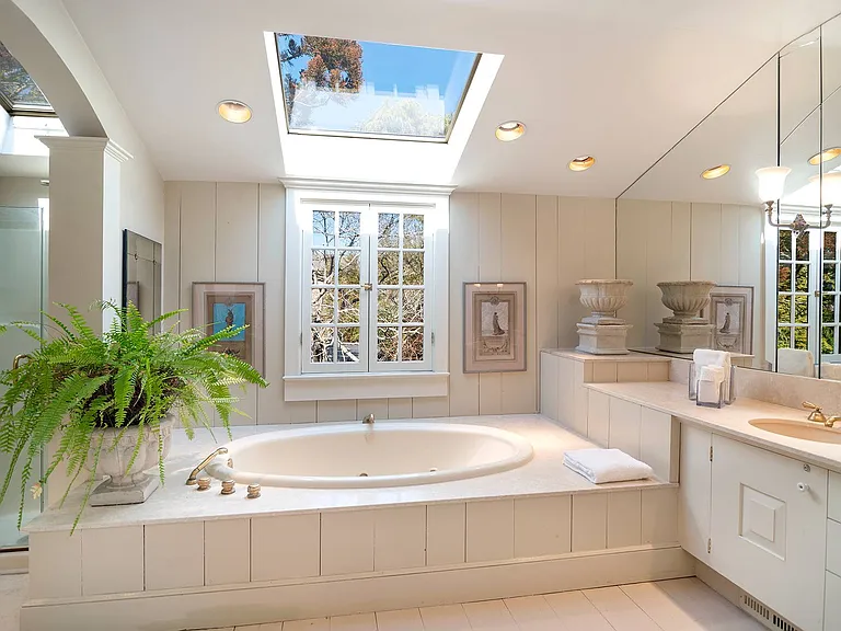 4 Cozzens Ln — Photo 9