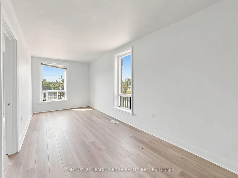 18 Brock St W #3 — Photo 10