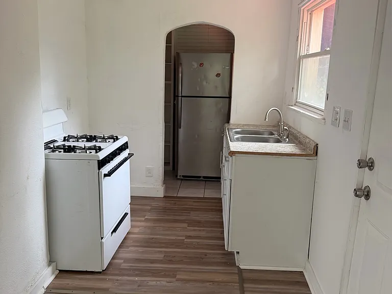 3724 Hillman St — Photo 3