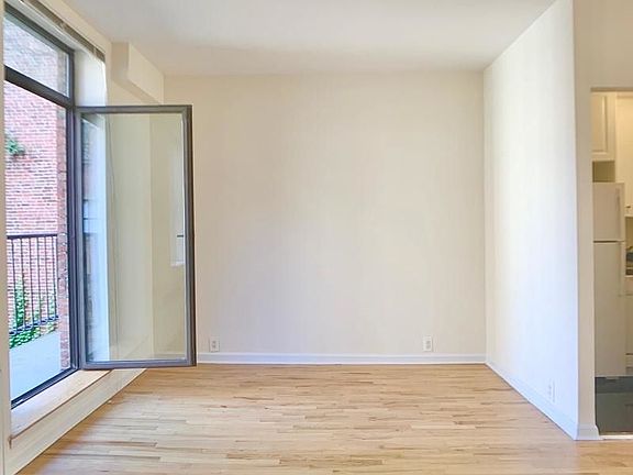 4th image of 201 E 12th St APT 316