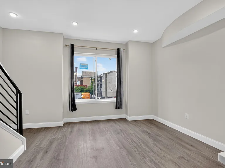 519 N 11th St #B — Photo 4