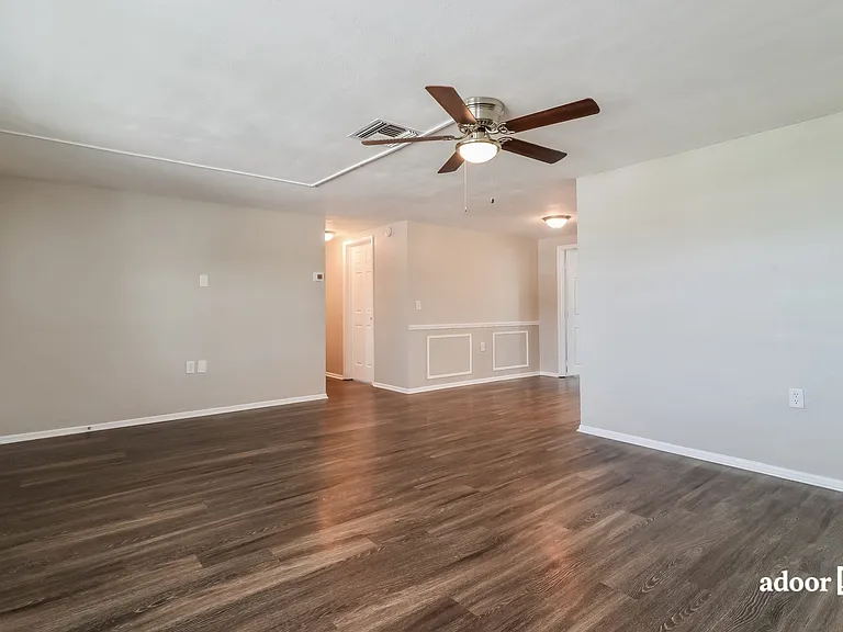 5226 Sparrow Dr — Photo 4