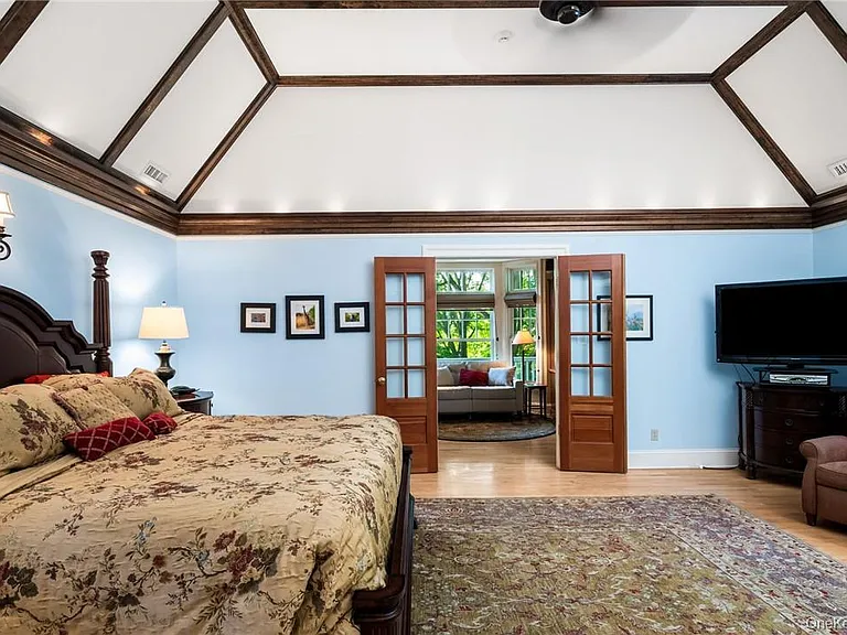 220 Croton Ave — Photo 13