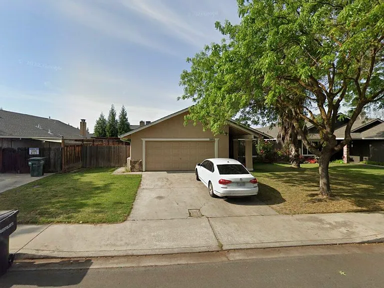 2804 Lahontan Dr — Photo 1