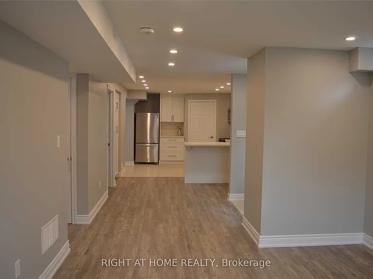 5332 Floral Hill Cres #BASEMENT — Photo 4