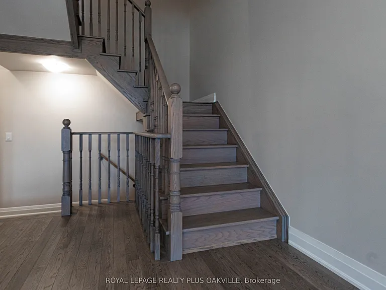 2468 Badger Cres — Photo 18