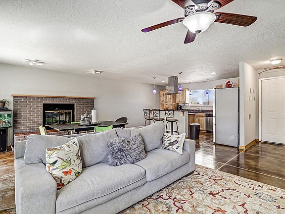 5th image of 1228 La Charles Dr NE