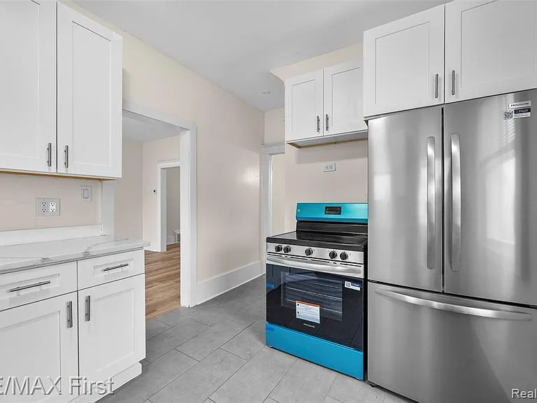 556 Leicester Ct — Photo 12