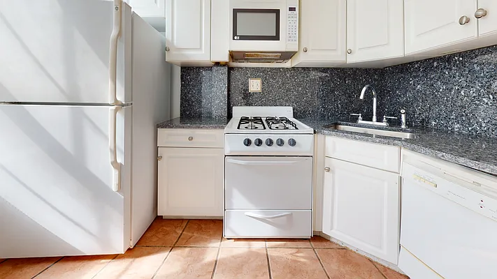 Rented by Bond New York | media 8