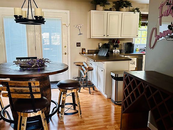 3rd image of 145 Meadow Ridge Dr