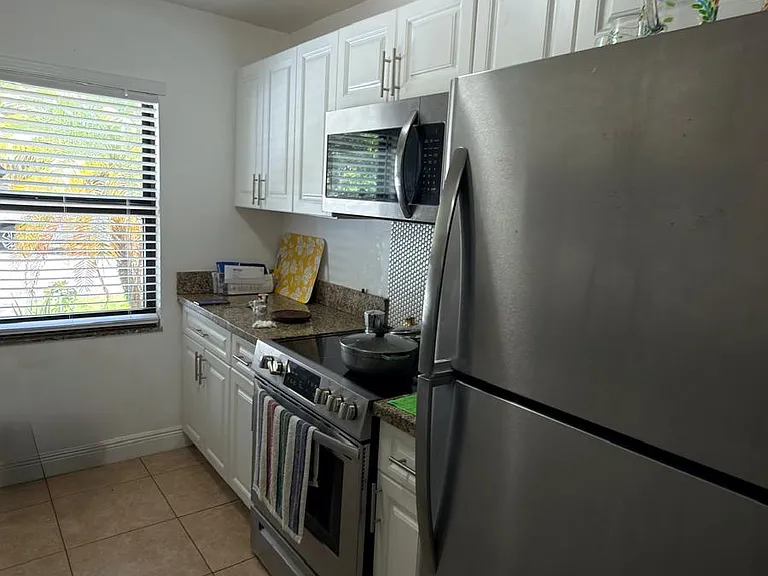 5302 SW 138th Pl — Photo 13