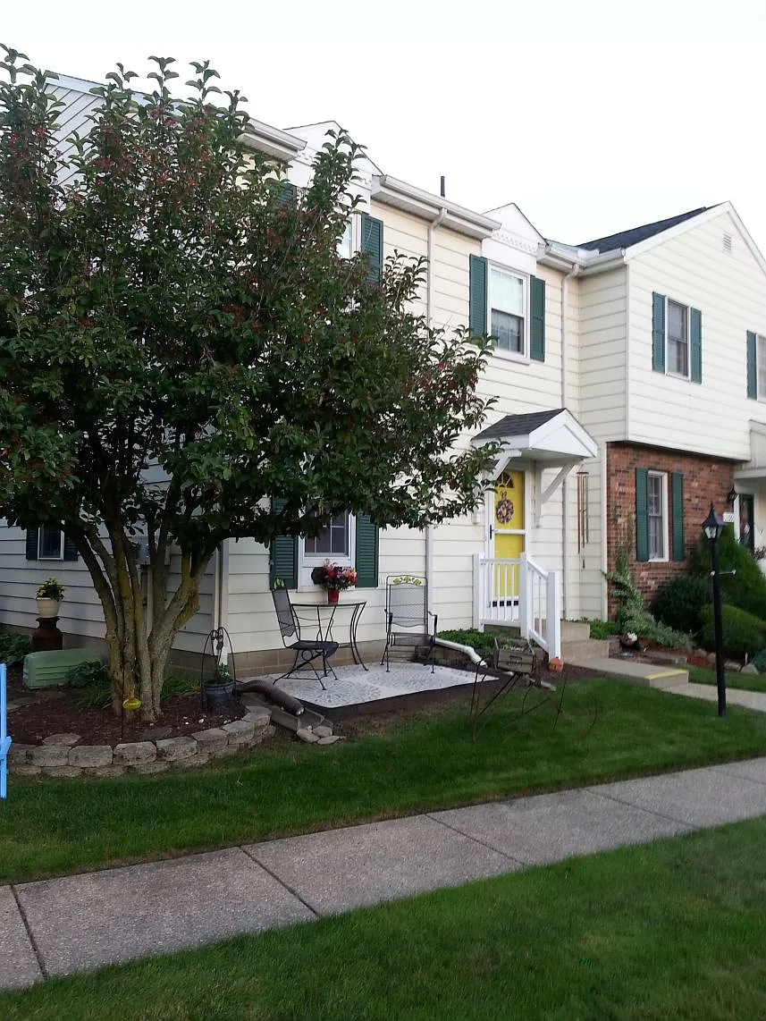 1108 Apple Tree Dr photo 1