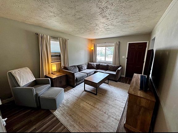 4th image of 20889 Ridgemont Rd