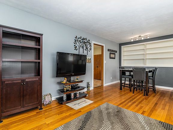 5th image of 2220 Evergreen Dr
