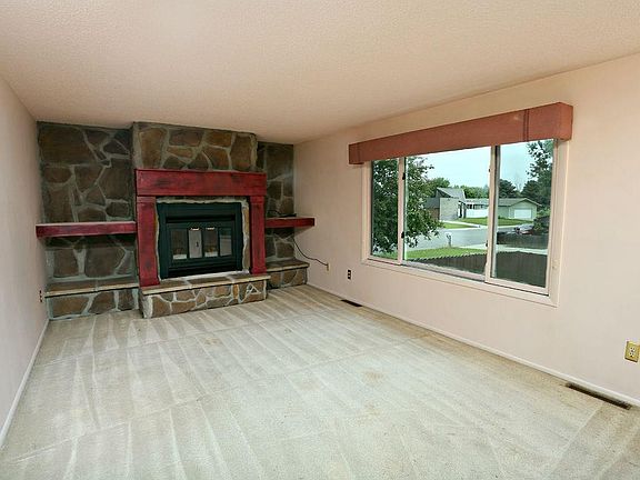 2nd image of 2784 Phyllis Cir S