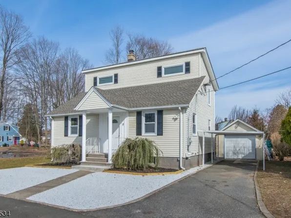 8 Gardella Pl, Wanaque Boro, NJ 07420