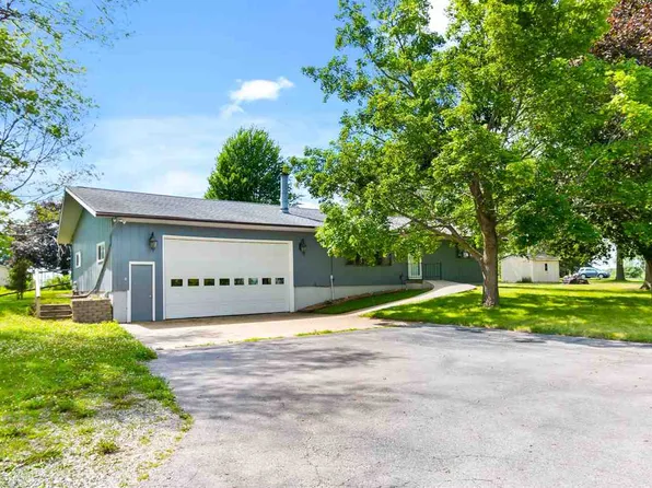 631 N Ohio Ave, Oxford, IA 52322