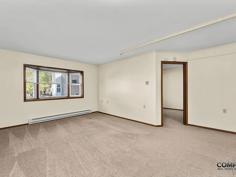 610 Gray St Apartments — Photo 35