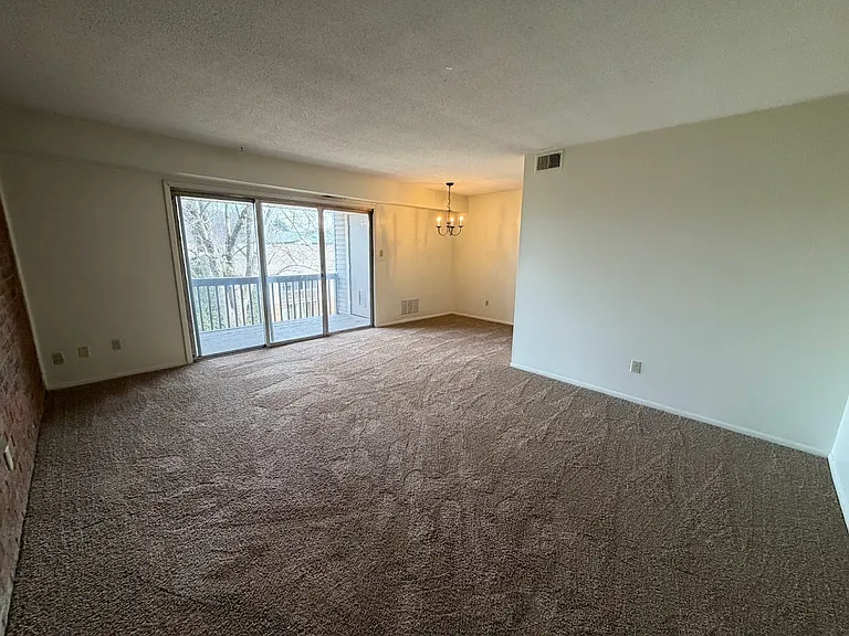 Hunter Ridge Apartments - Living Room and Dining Room Area